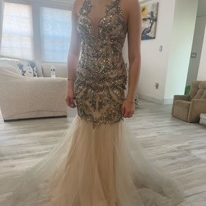 COLORS dress size 6 perfect for prom or mother of bride